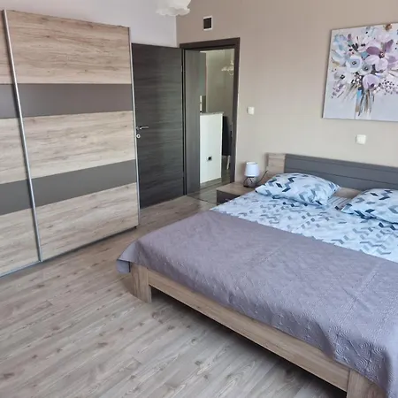 Vruja Apartman *